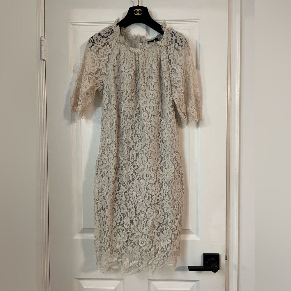 Banana Republic Monogram Collection
gorgeous lace Dress size 8 cream wedding